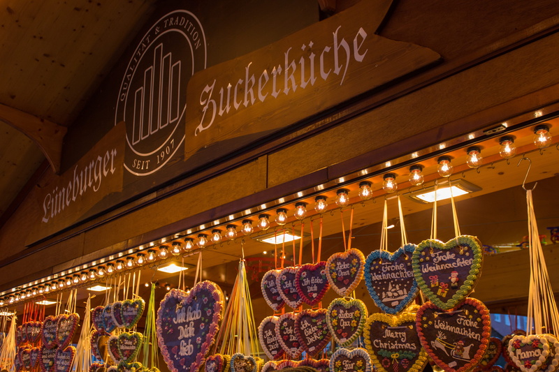 arts culture and entertainment, gingerbread heart, retail, food and drink, decoration, business, ceiling, illuminated, Lüneburg, lights, lichterkette, Bude