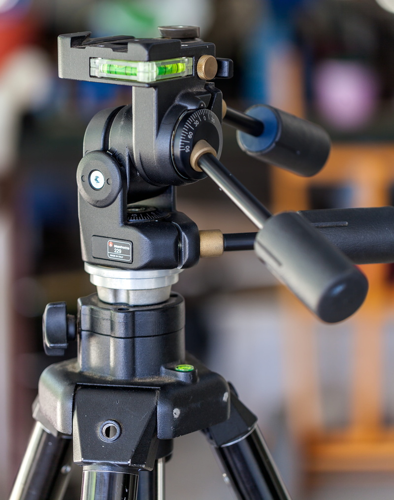 machinery, communication, selective focus, equipment, photography equipment, photographers head, 5K, technology, robot, indoors, manfrotto tripod, black color