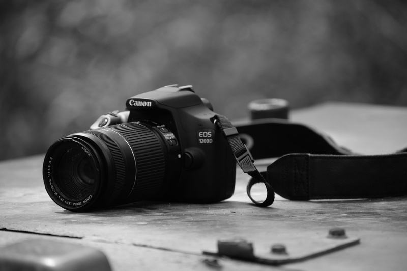 no people, black and white, dslr, lens - optical instrument, digital single-lens reflex camera, 5K, digital camera, table, slr camera, still life, indoors