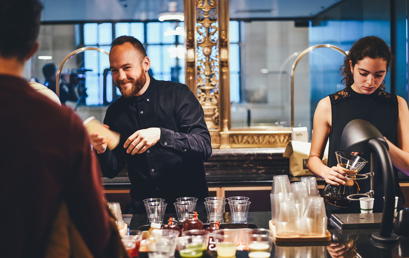 nightlife, serving food and drinks, drinks, order, group of people, working, photo, refreshment, indoors, man, business, restaurant, cocktail, bartender