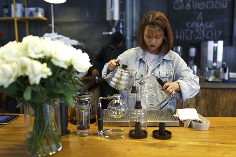 indoors, service, technology, bartender, kettle, glass, coffee shop, pouring, stock, water, drink, barista, table, transparent, restaurant, vase, food and drink