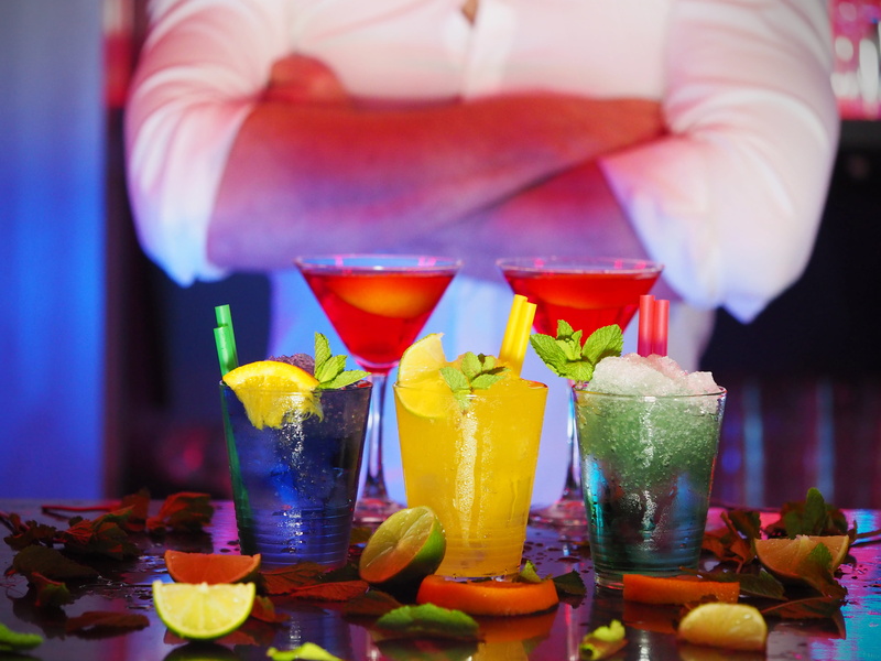 blur, wine, fruit, cocktails, front view, glass, citrus fruit, mint leaf - culinary, juice, drinks, freshness, bar, liquor, close-up, midsection, hand