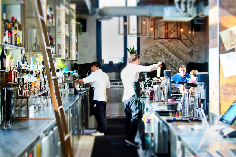 occupation, working, medium group of people, women, real people, hotel bar, cocktail, ice cubes, group of people, day, counter, 4K, business, mixed drink