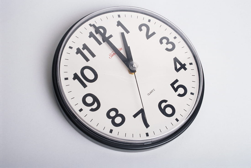 seven, hour hand, number, studio shot, minute hand, accuracy, twelve, clock face, 480P, rounded, ten, circle, instrument of time, late, four, hurry, no people