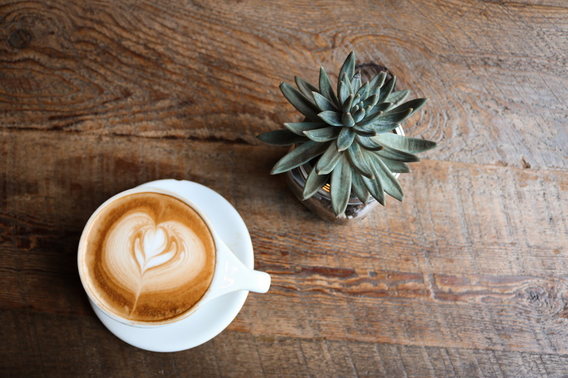 drink, 4K, frothy drink, white, no people, coffee - drink, still life, food and drink, freshness, leaves, shop, coffee cup, hot, wood - material, high angle view