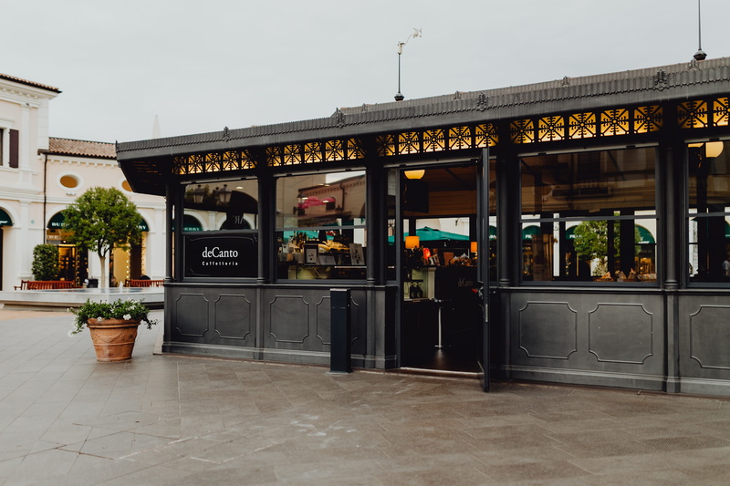 entrance, building exterior, city, noventa, text, retail, 4K, nature, outdoors, day, western script, sign, food and drink, veneto, plant, designer outlet