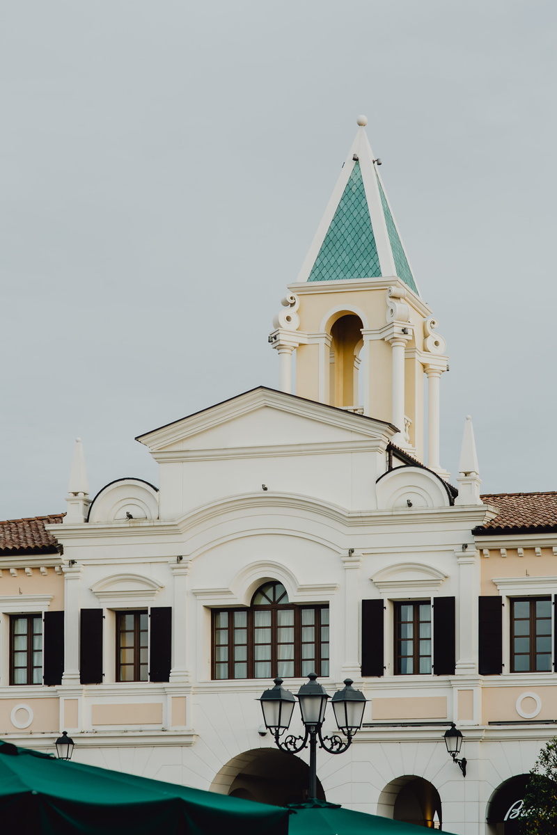 di, belief, outlet, spirituality, cross, building, veneto, designer outlet, building exterior, shopping, religion, arch, piave, tower, noventa, outdoors