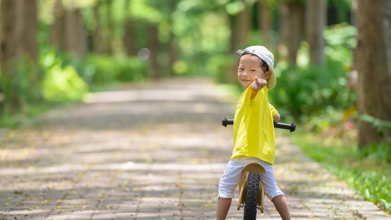 enjoyment, yellow, headphones, children Only, men, innocence, activity, nature, beautiful, lifestyles, 1080P, fun, three quarter length, happiness, healthy Lifestyle