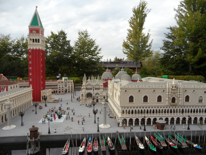 crowd, large group of people, legoland, lego, building blocks, legomaennchen, tourism, lego blocks, tower, nature, building, venice, travel, plant, group of people