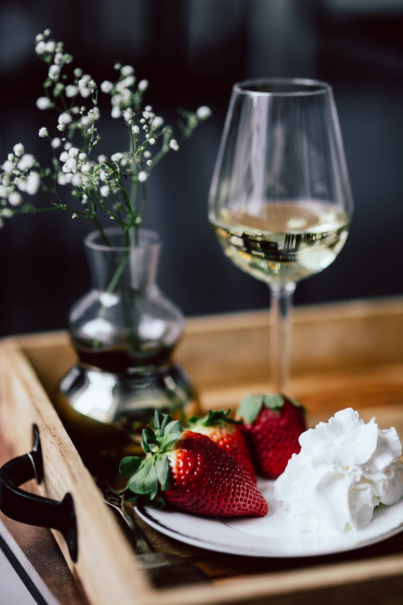close-up, whipped cream, food And Drink, berry fruit, drink, healthy eating, wooden, indoors, alcohol, dessert, white, gourmet, flower, freshness, room service