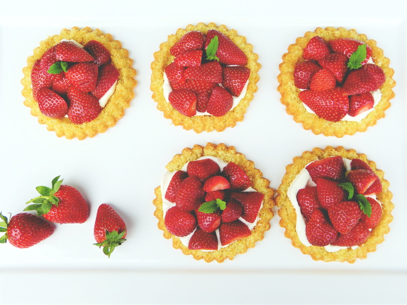 ready-to-eat, celebration, sweet food, freshness, flour, coffee party, diabetes, bake, strawberry cake, frisch, tart - dessert, sweet, self-made, lactose
