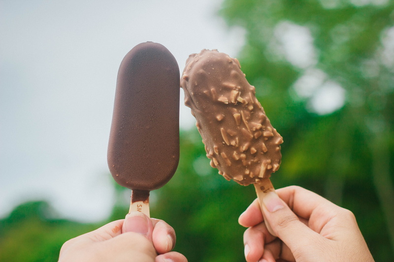 human body part, hand, dairy product, person, sweet food, two, frozen sweet food, freshness, ice cream cone, food and drink, 5K, frozen, temptation, snack