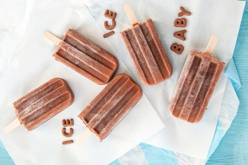 still life, ready-to-eat, freshness, Chocolate, large group of objects, close-up, no people, temptation, table, brown, high angle view, sweet, Food, Popsicle