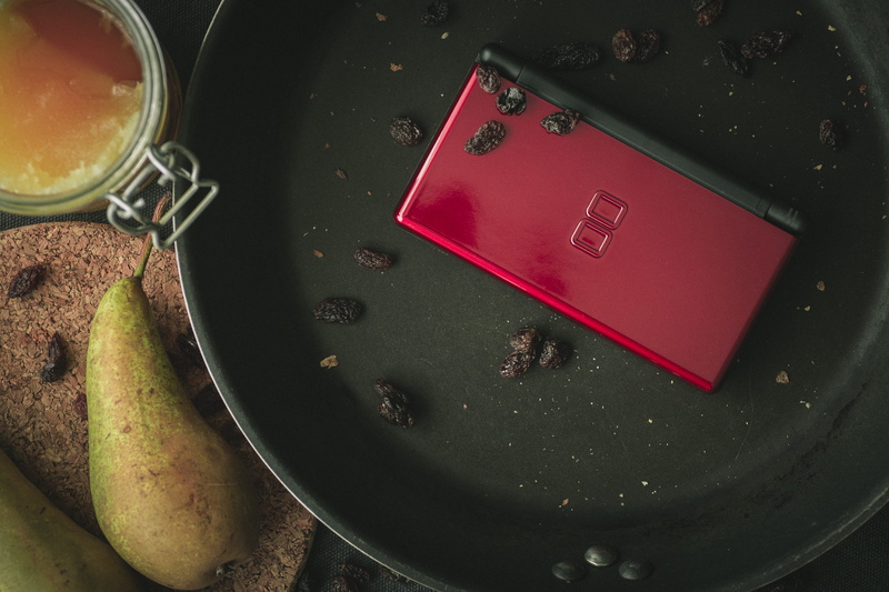 fruit, food and drink, indoors, day, freshness, plate, directly above, red, kitchen, container, warm, pan, nintendo ds, hardware, household equipment, healthy eating