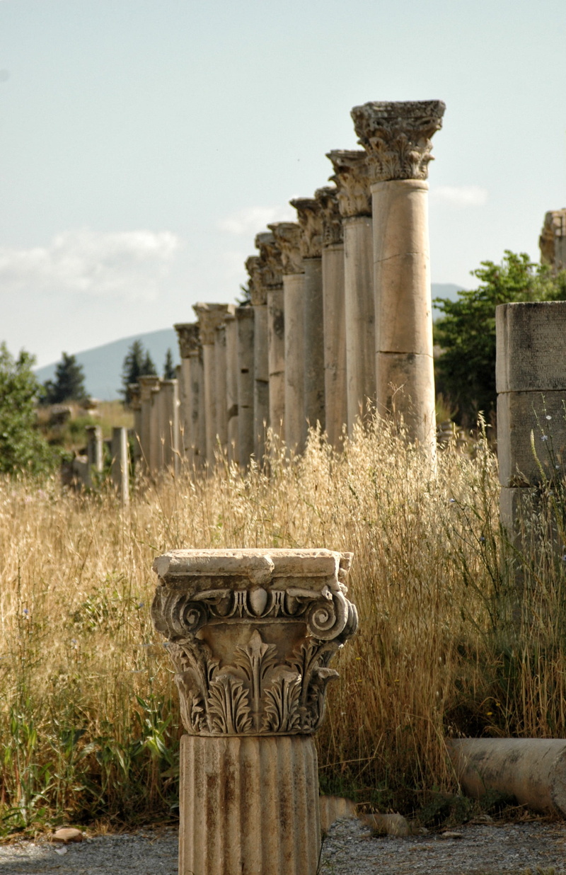 tombstone, columns, sky, 2K, ancient ruins, old, focus on foreground, grave, cemetery, City, architectural column, building exterior, travel destinations