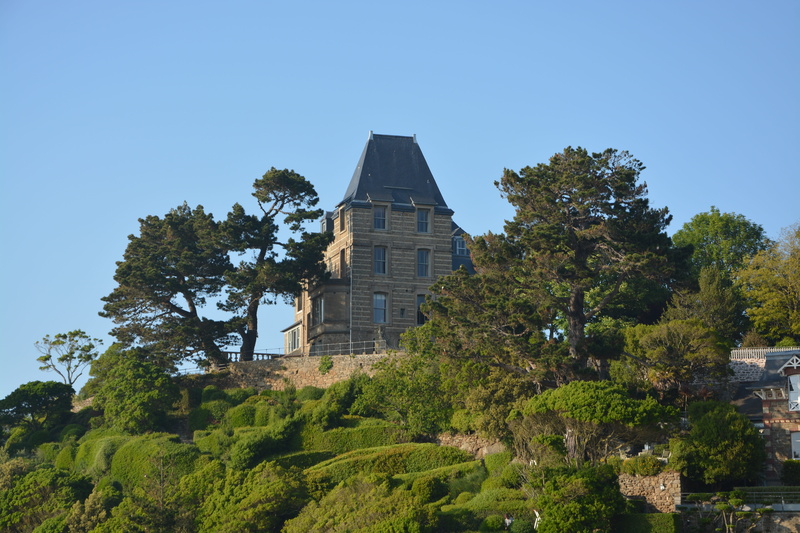 history, plant, green color, brittany france, pretty, big house, the past, built structure, tourist town, travel destinations, 5K, low angle view, construction stones