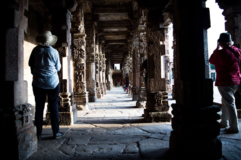 arch, men, observing, built structure, real people, woman, direction, colonnade, 4K, symmetry, rear view, woman looking, history, architectural column