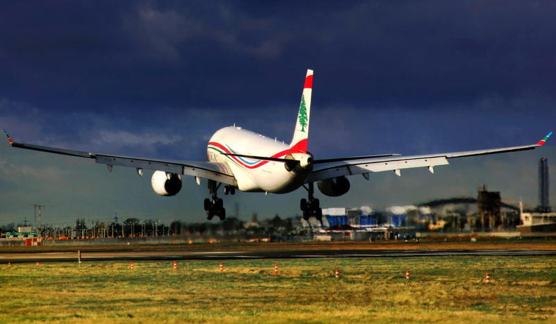 aerospace industry, sky, 1080P, flight, runway, airline, aeroplane, day, aircraft, no people, arrival, aviation, airport, air vehicle, motion, journey
