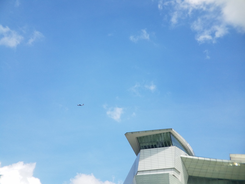 motion, plane, mode of transportation, sky, singapore, nature, blue sky, building, air vehicle, 110 north buona vista rd, architecture, 4K