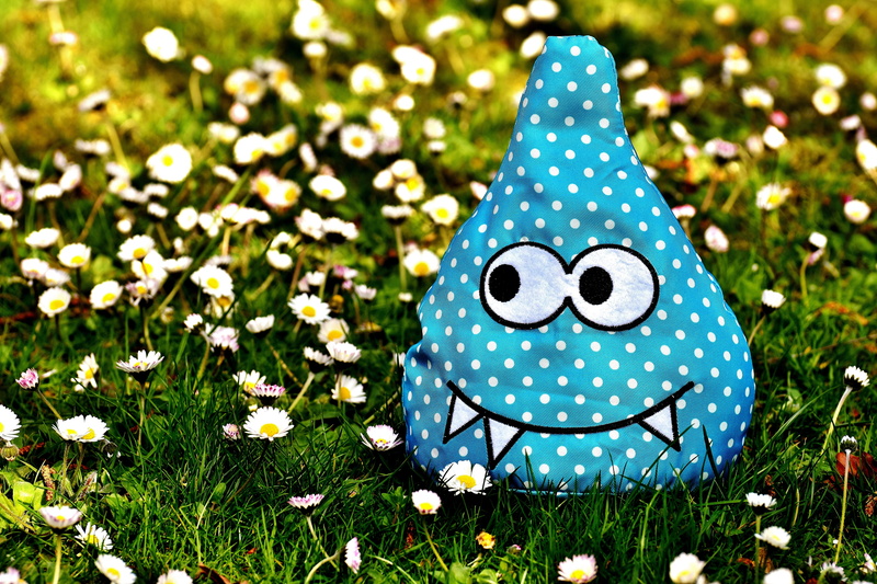 cute, flowers, friendly, growth, white, land, smiley, spotted, funny, 5K, flower meadow, daisy, floral, figure, plush, focus on foreground, green color