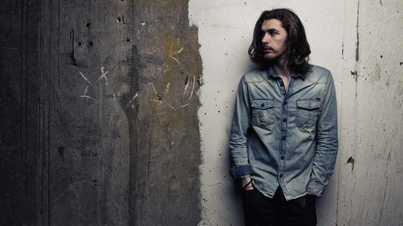 singer, musician, leaning, blue, man, shirt, wall, Top music artist and bands, dress, concrete, 4K, Hozier