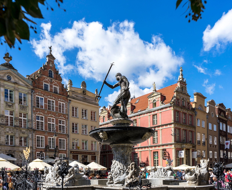 neptunbrunnen, fontaine, city tour, male likeness, city, fountain, nature, trident, building, gdansk, human representation, sky, long market, travel destinations