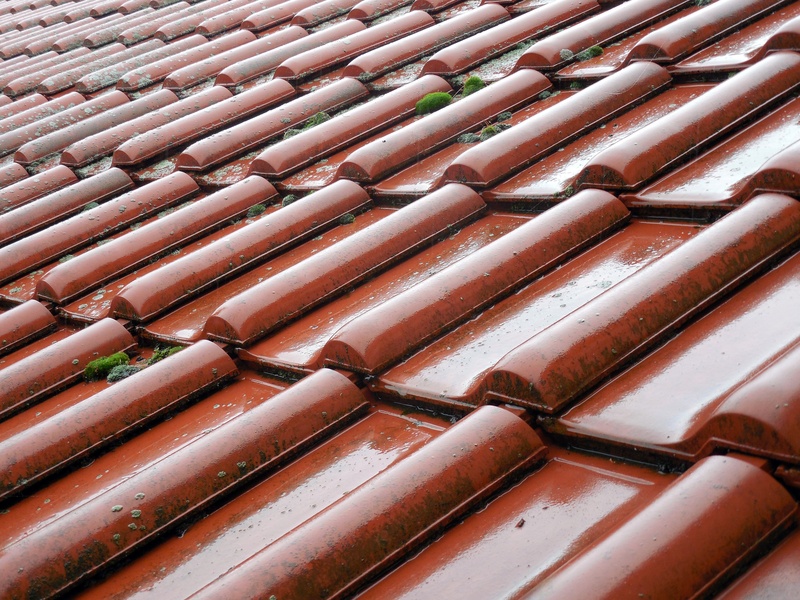 arrangement, rain, red, pipeline, brown, close-up, wet rain, brick, day, side by side, backgrounds, roof Tile, metal, wet, 2K, outdoors, pipe - tube, repetition