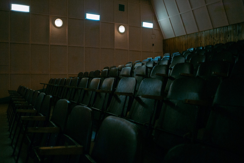lighting equipment, 2K, movie Theater, empty, arts and Entertainment, no People, light, Old, repetition, wall - building feature, chair, audience, seat
