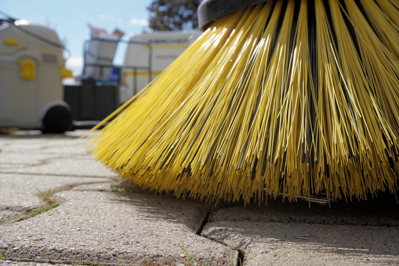 cleaning, no people, sweeper, push broom, return, close-up, broom, outdoors, brush up, focus on foreground, periodic brush, day, business, 5K, photography