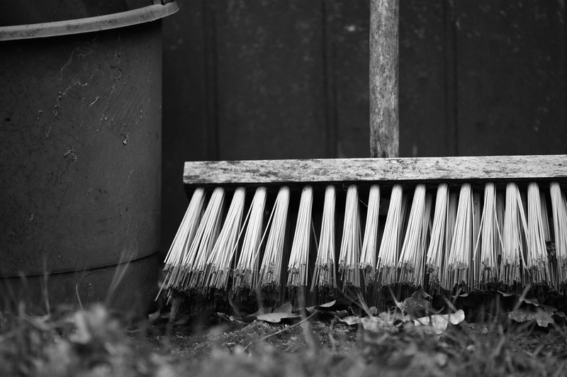 nature, damaged, inconsistent brush, weathered, abandoned, photo, architecture, selective focus, b w, brooms head, garden-tools, diet, outdoor, tool for cleaning