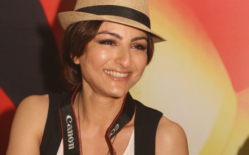 khan, bollywood, women, brunettes, entertainment, art, fedoras, ali, celebrity, wallpape, soha, hats, actress, smiling, 1080P, hd, x