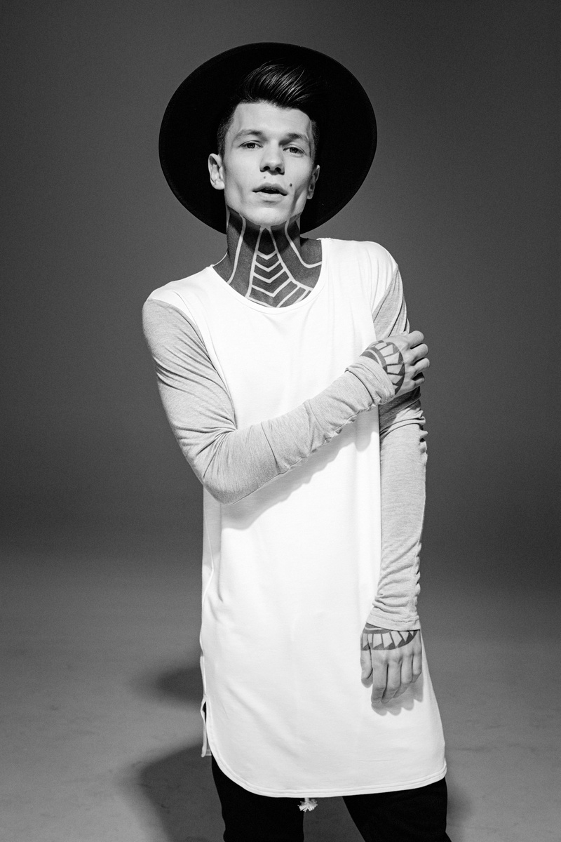 beautiful, caucasian Ethnicity, black And White, waist up, people, fashion Model, fashion, lifestyles, clothing, real people, 5K, shirt, leisure activity