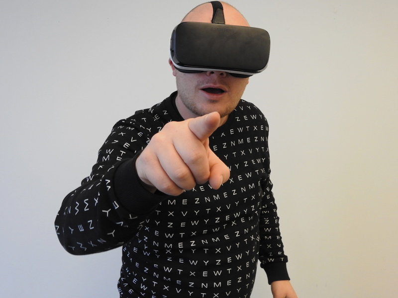 communication, headset, wearing, waist up, copy space, gesturing, wall - building feature, man, casual clothing, wireless technology, indoors, pointing