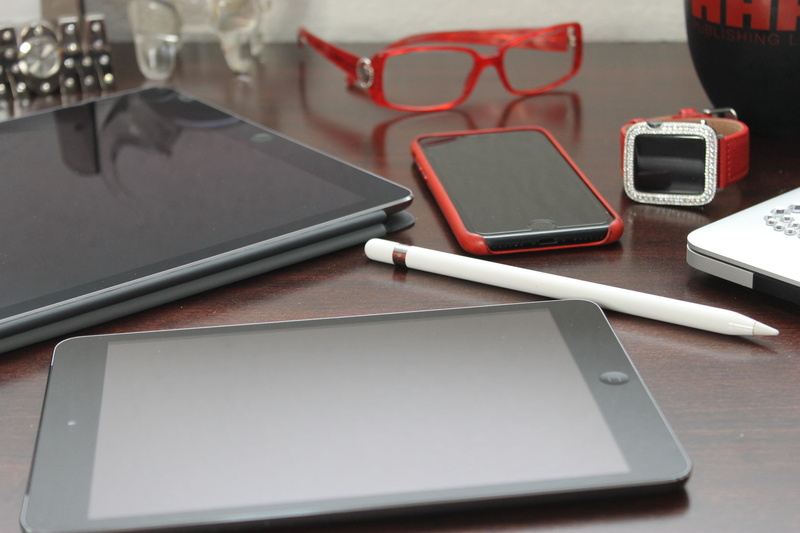 laptop, digital tablet, communication, Glasses, digital, innovation, smart phone, Wearable, pen, indoors, wireless technology, portability, business, mobile phone