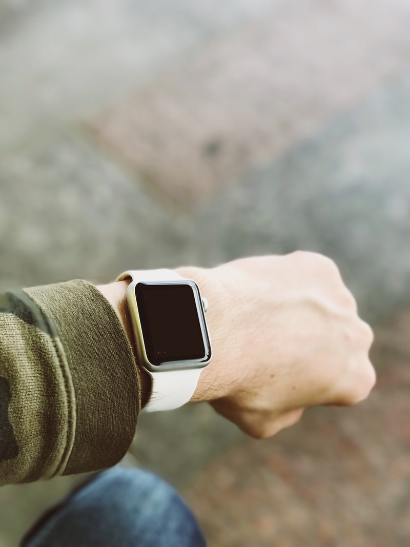 smartwatch, day, black, wrist, finger, white, wristwatch, close-up, lifestyles, one Person, men, man, sport, body part, human joint, leisure activity, 4K