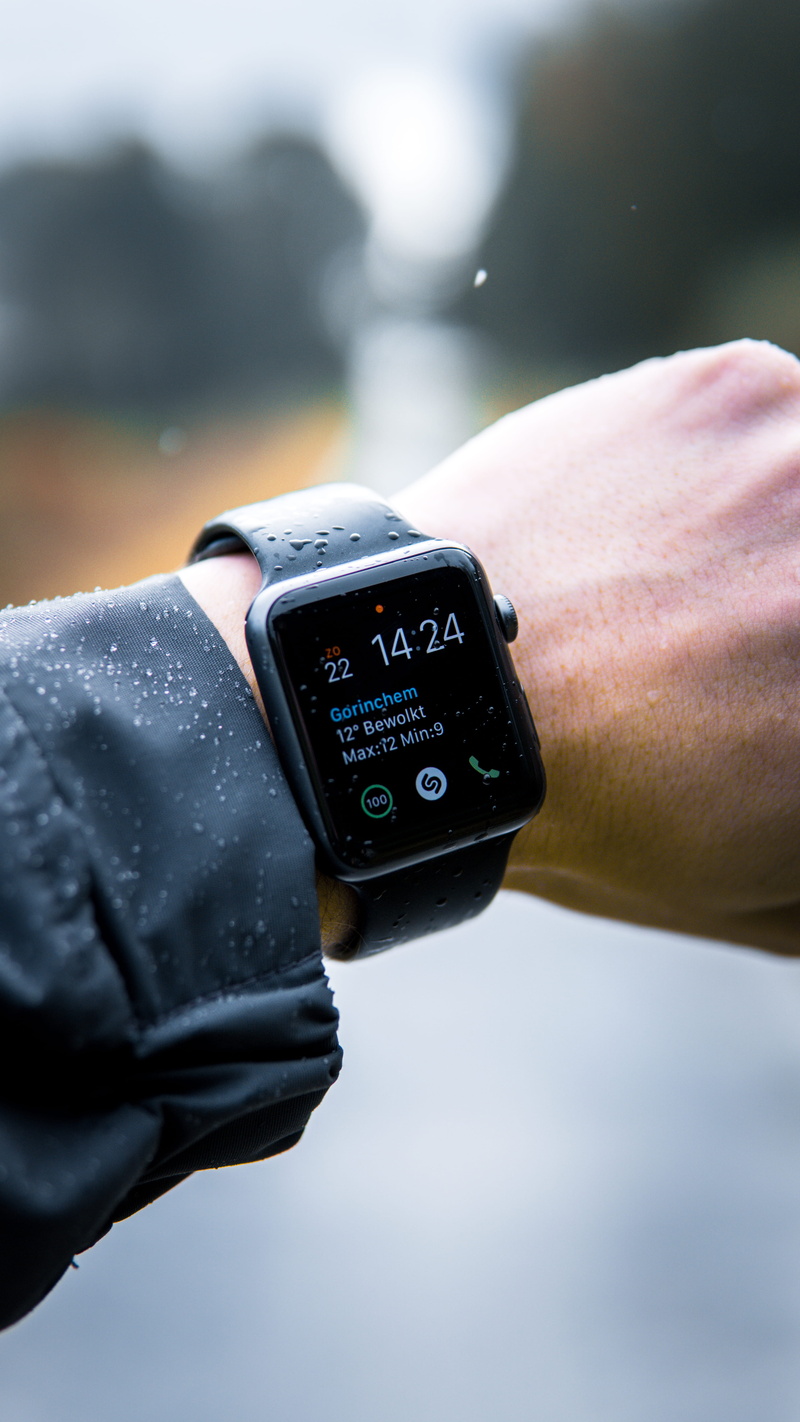 focus on foreground, real people, finger, wearable computer, band, technology, sports, human body part, apple, holding, human hand, day, wrist, person