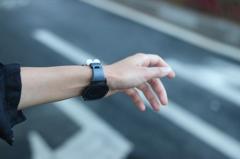 wristwatch, amalgam watches, watch, day, fashion, style, body part, watching, focus on foreground, business, close-up, city, human hand, wrist, wearable computer