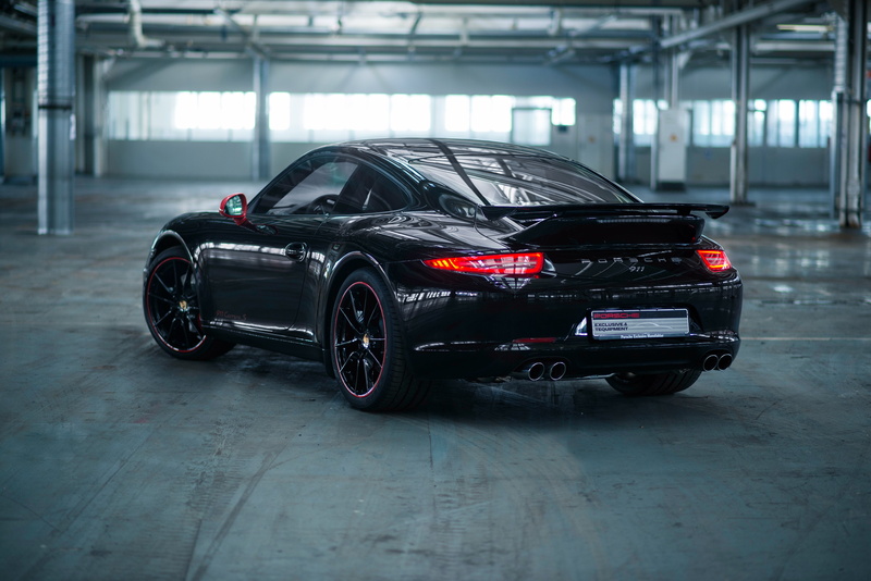 mode of transportation, shiny, wheel, architecture, black, car, transportation, side view, technology, 4K, sports Race, porsche, exhibition, speed, indoors