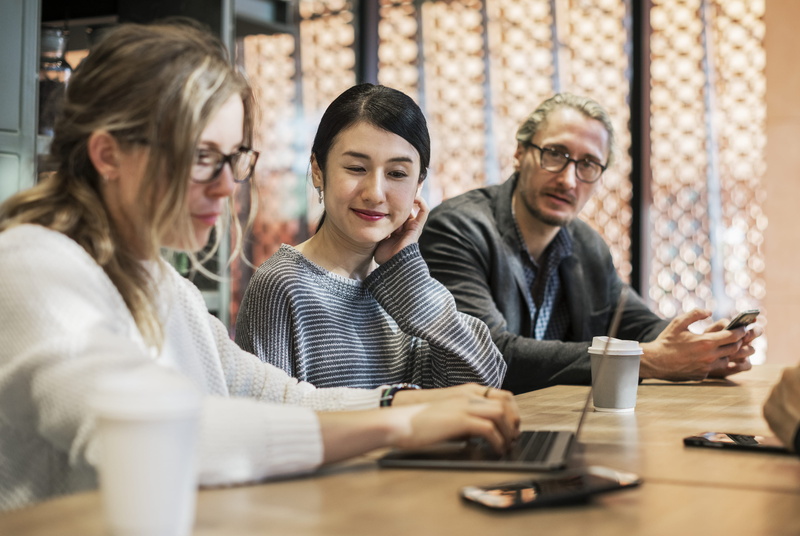 wireless, looking, women, typing, serious, plastic cup, gadgets, 4K, focus, facial expression, mid adult, beside, working, westerner, men, technology