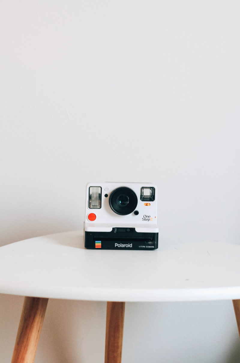 webcam, close-up, photography themes, table, modern, 4K, still life, shelf, minimal, wall - building feature, minimalism, electronics, wood, black, technology