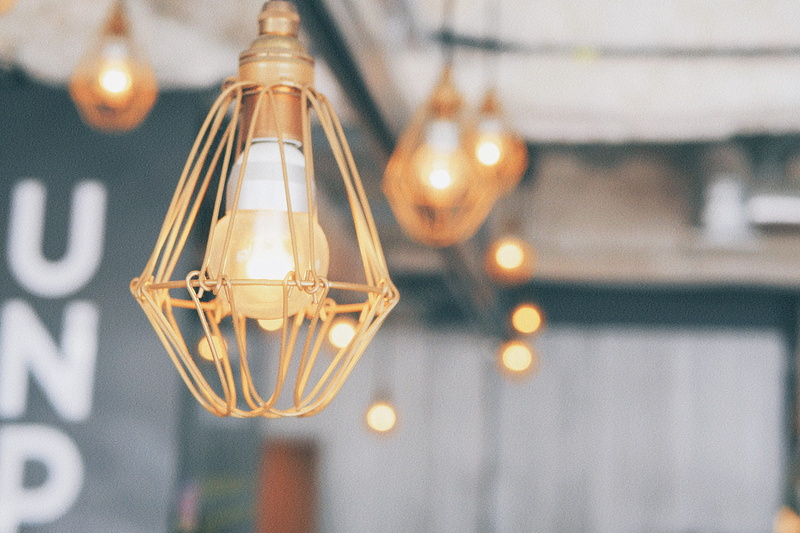 ceiling, 4K, bazaar, wire, mandolin, decoration, billiard room, focus on foreground, illuminated, close-up, room, shop, pendant, transparent, lightbulb