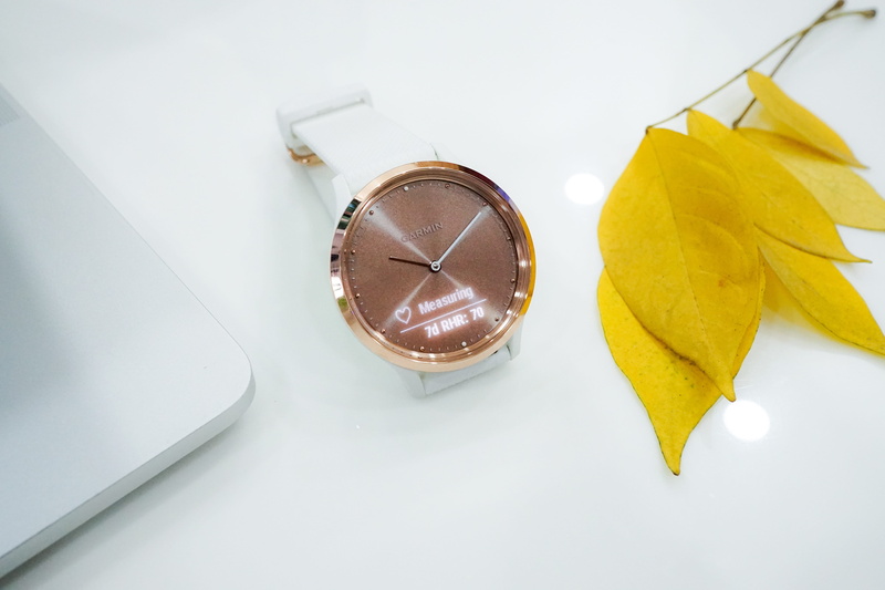 equipment, portable, smartwatch, food and drink, food, display, interface, yellow, group of objects, watch, wearable, time, digital, modern, indoors, 5K