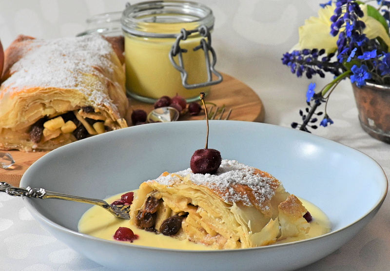 dessert, vanilla, breakfast, fruit, meal, vanilla sauce, coffee time, sweetness, freshness, no people, wellbeing, 4K, close-up, bake, sweet, kitchen, apple strudel