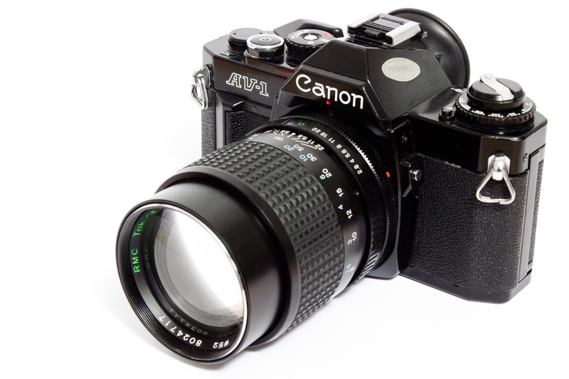camera lens, spiegelrefelx, still life, close-up, no people, sound recording equipment, photograph, objective camera lens, old, photography themes, studio shot