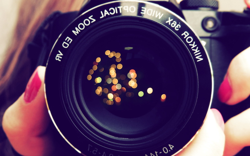 focus on foreground, hobbies, hand, lens - Optical Instrument, indoors, camera - Photographic Equipment, image Focus Technique, camera, black, people, equipment