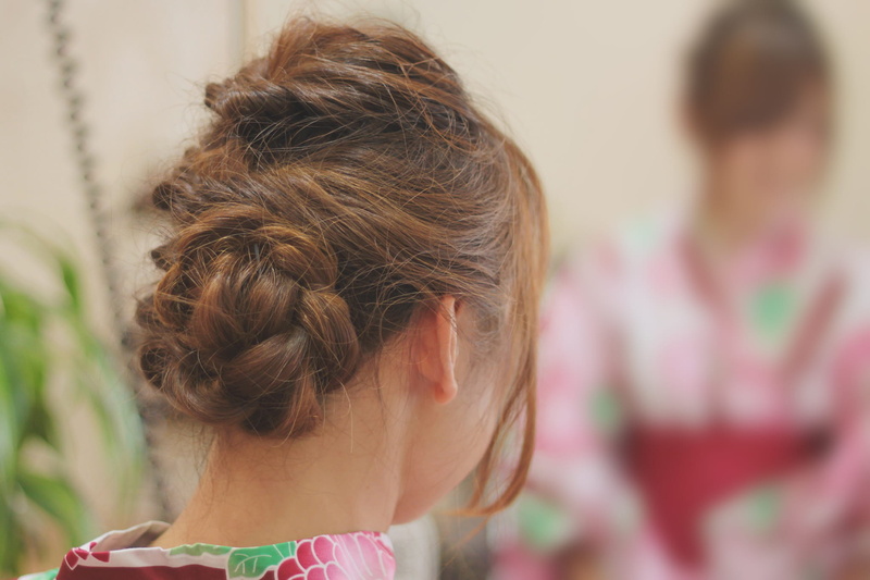 hair, pink, lens, day, event, offspring, rear view, image Technique, focus on foreground, one person, color Image, robe, time Of Day, human Age, adult