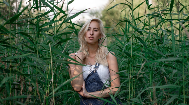 real people, nature, plant, 2K, casual clothing, land, plants, long hair, looking at viewer, blond hair, beautiful woman, women outdoors, hairstyle, growth