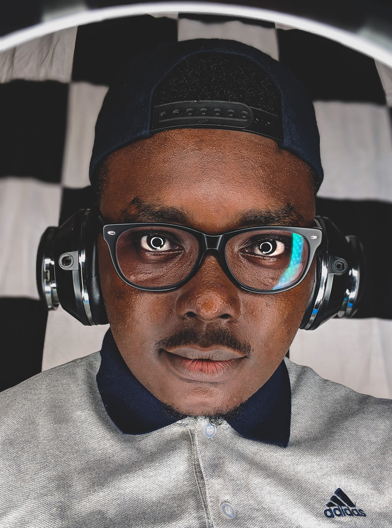 adult, hat, 2K, african, men, blur, people, cyberspace, male Beauty, reflection, male, young Adult, man, looking, real People, one Man Only, glasses, studio