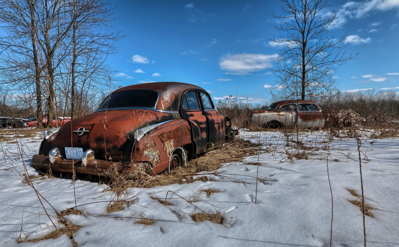 obsolete, motor vehicle, wreck, deterioration, land vehicle, day, outdoors, vehicle, snow, nature, damaged, rusty, no people, winter, abandoned, transportation