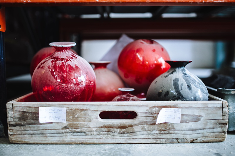 focus on foreground, tray, 2K, box, architecture, text, islands, fruit, glassworks, container, group of objects, food and drink, food, close-up, no people